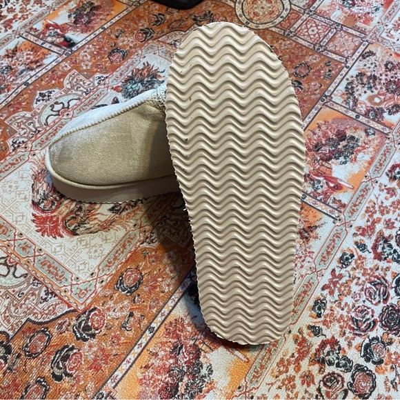 Taz Inspired Slippers in a Light Beige - Picture 6 of 6